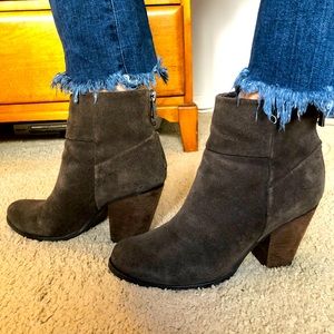 Arturo Chiang grey brown suede booties. Stacked heel. Size 8. In good shape